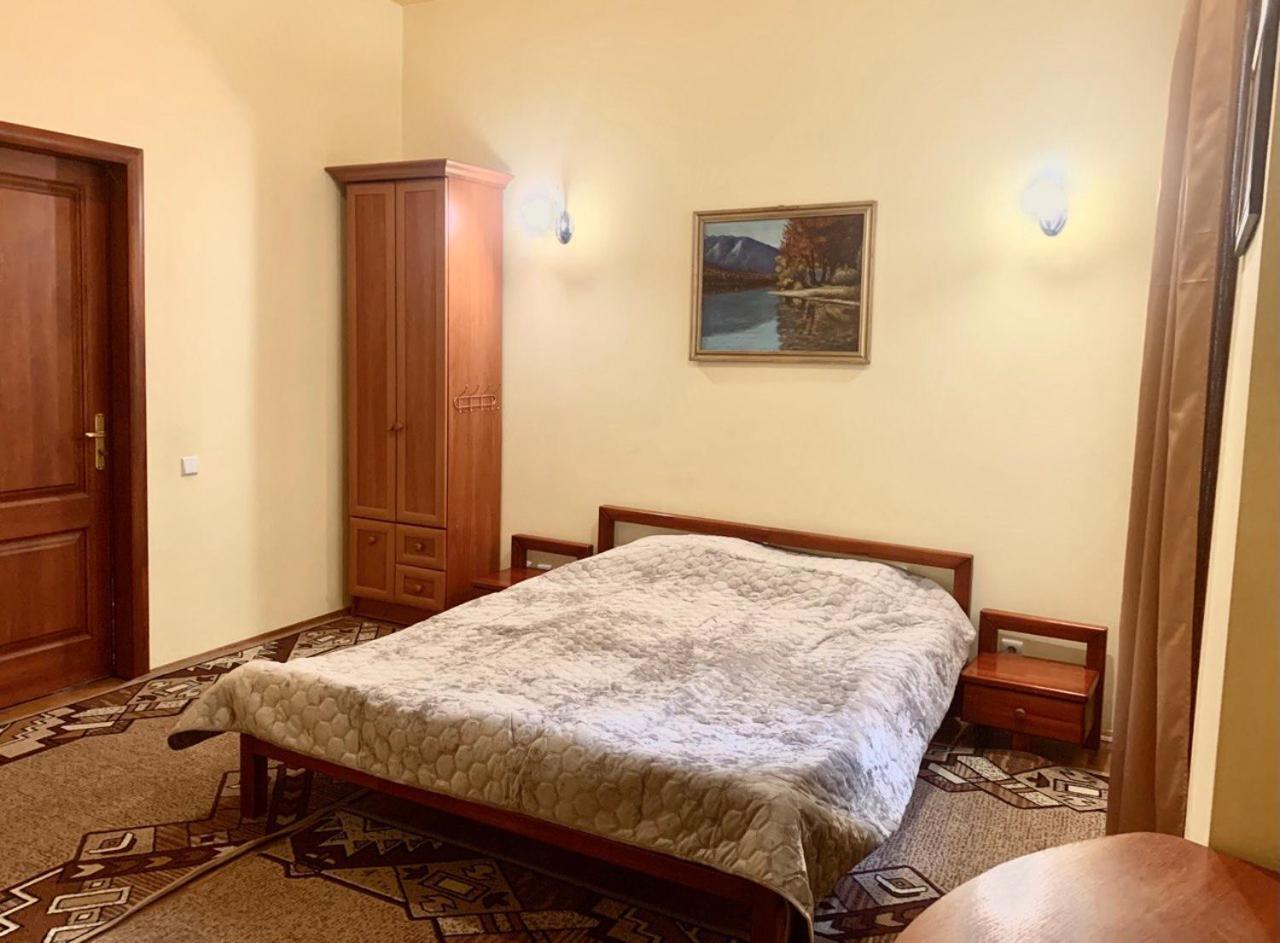 Apartament-Minihotel Elpida 리비프 외부 사진